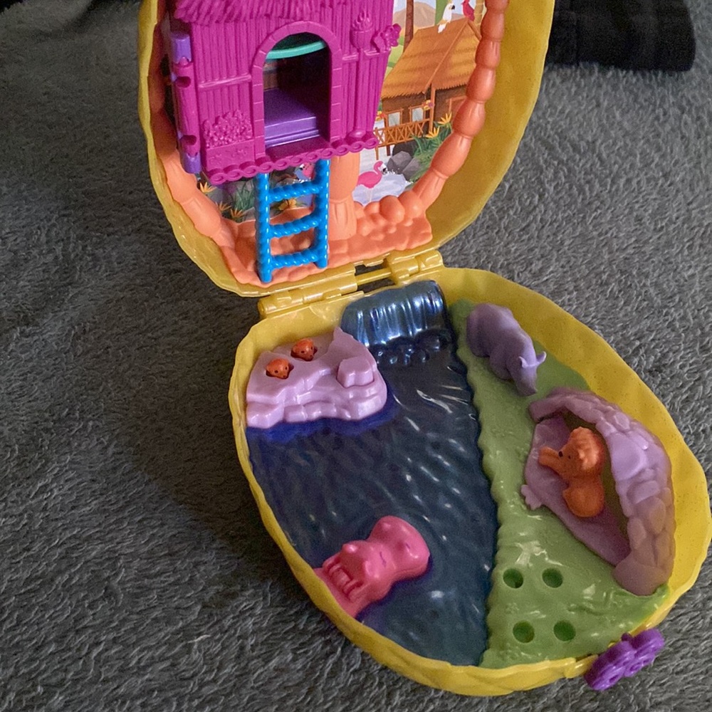 Polly Pocket Pineapple Jungle Oasis (minis)